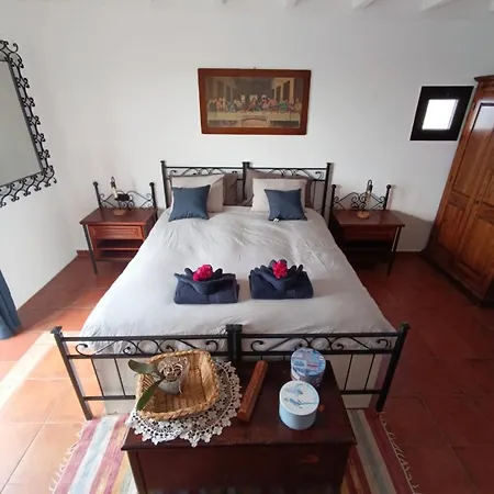 Guest house Elvira Tias